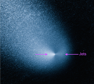Illustration for article titled Here Is Comet Siding Spring's Dual Jets And Glowing Coma
